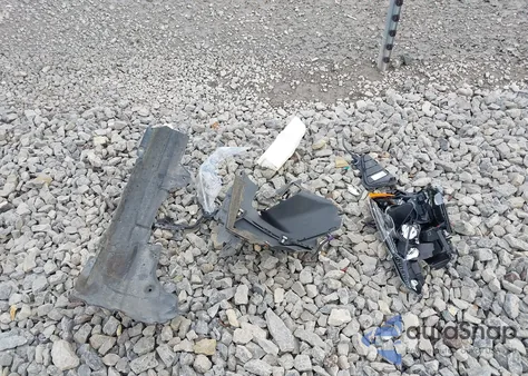 2018 Toyota Rav4 Le z USA, uszkodzony, nr VIN JTMBFREV9JJ248338